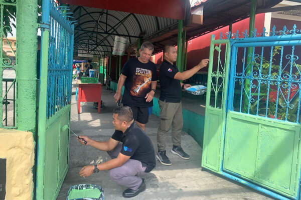 Group photo of GGC volunteers with Almanza Elementary School staff